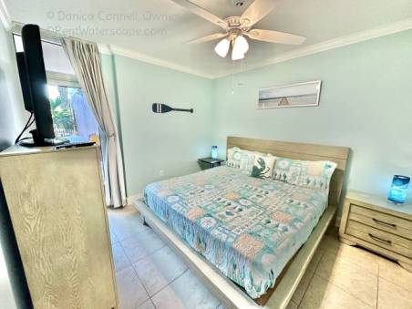 Guest Bedroom, King Bed