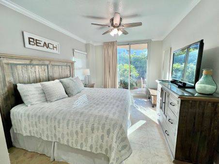 Master Bedroom, King Bed