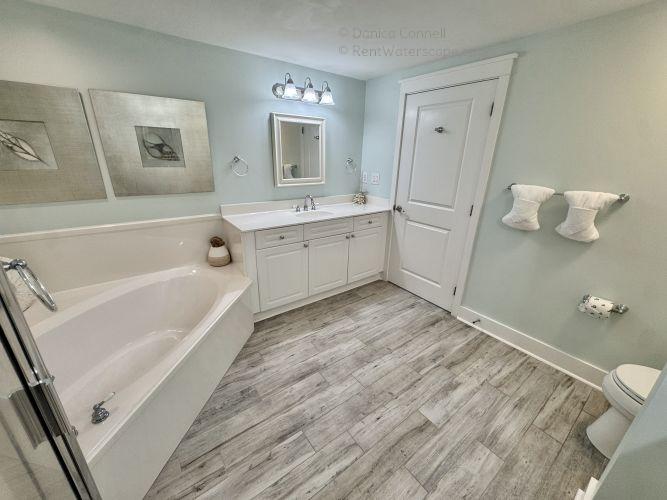 Waterscape B402 Master Bathroom