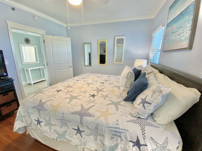 Master Bedroom, King Bed