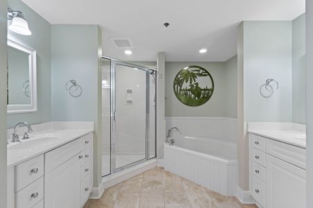 Master Bath Large garden tub