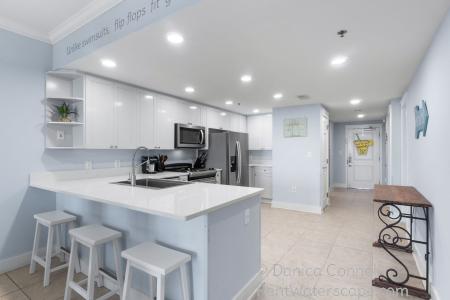 C505 Fully stocked kitchen