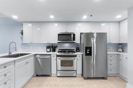 C505 Fully stocked kitchen