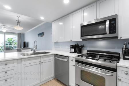 C505 Fully stocked kitchen