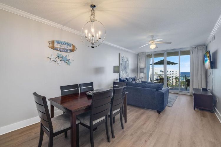 Waterscape C601 Dining Area