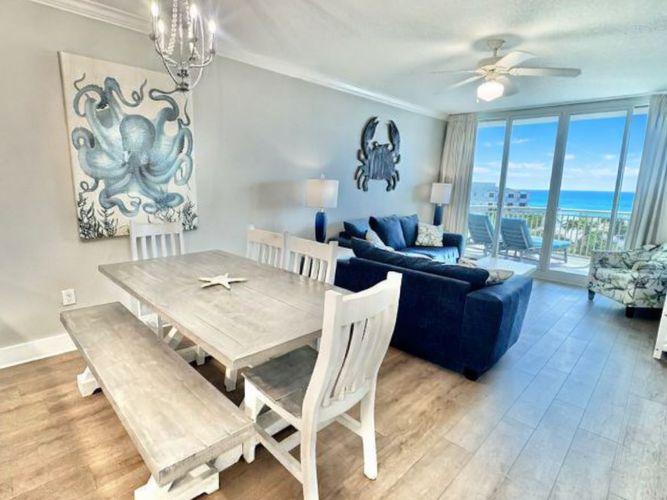 Waterscape C601 Dining Area